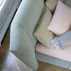Cama Youniverse de Bonaldo. Cama con amplio cabecero diseño matrimonial.