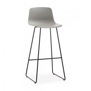 Taburete Varya acero trineo Inclass. Diseño original de calidad para interiores.