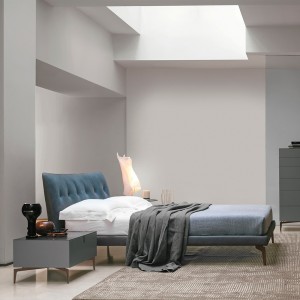 Mesita de noche Meridien de Alivar. Muebles modernos italianos. Mobiliario de diseño elegante.