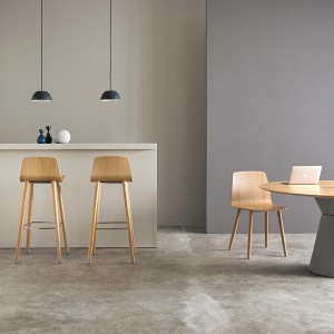 Taburete Varya Wood madera Inclass. Diseño ideal para ambientes de interior.
