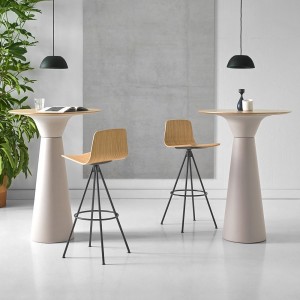 Taburete Varya Wood giratorio Inclass. Taburete de diseño moderno para el hogar.