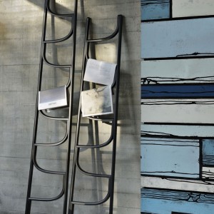 Escultura decorativa Ladder de GTV Thonet Vienna. Escalera perchero de diseño.