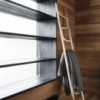 Escultura decorativa Ladder de GTV Thonet Vienna. Escalera perchero de diseño.