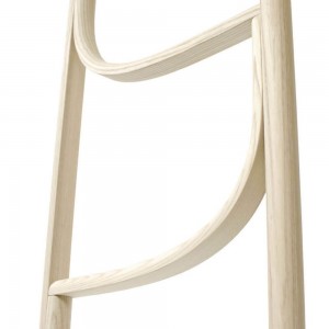 Escultura decorativa Ladder de GTV Thonet Vienna. Escalera perchero de diseño.