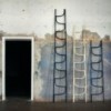 Escultura decorativa Ladder de GTV Thonet Vienna. Escalera perchero de diseño.