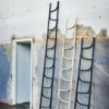Escultura decorativa Ladder de GTV Thonet Vienna. Escalera perchero de diseño.