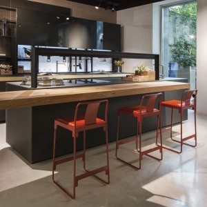 Taburete Mingx Respaldo de Driade. Mobiliario de diseño para interiores.