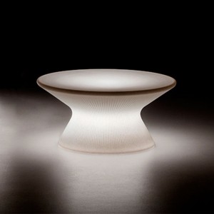 Mesa centro Coffee con luz para exteriores Fade de Plust Collection.