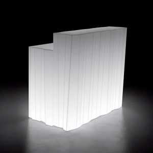 Barra Frozen Largue Light de Plust Collection para espacios exteriores.