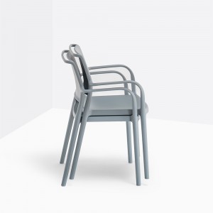 Sillón Ara 315 de Pedrali. Sillas de diseño. Silla moderna de exterior.