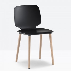 Silla Babila 2750 de Pedrali. Sillas de diseño. Sillas para comedor o contract.
