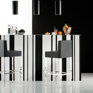 Taburete Cube XL con respaldo de Pedrali. Taburetes de diseño moderno.