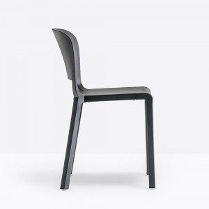 Silla Dome 260 de Pedrali. Sillas de diseño. Sillas de plástico para terrazas.