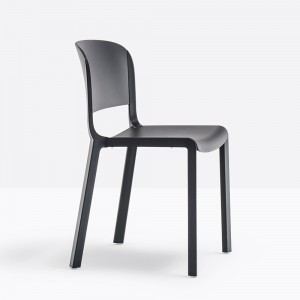 Silla Dome 260 de Pedrali. Sillas de diseño. Sillas de plástico para terrazas.