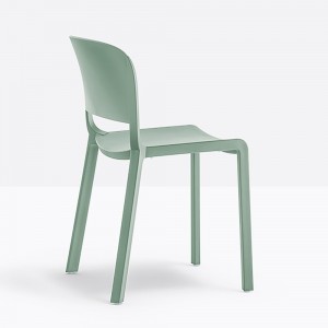 Silla Dome 260 de Pedrali. Sillas de diseño. Sillas de plástico para terrazas.