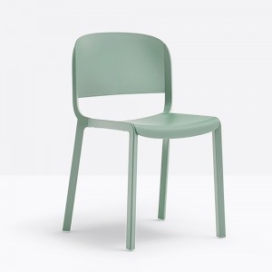 Silla Dome 260 de Pedrali. Sillas de diseño. Sillas de plástico para terrazas.