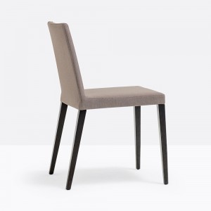 Silla Dress 530 de Pedrali. Sillas de diseño. Sillas tapizadas de salón.