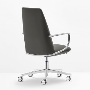 Sillón ejecutivo Elinor 3755 de Pedrali. Sillones modernos para oficinas.