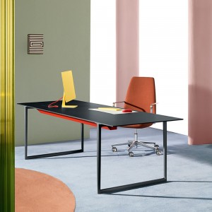 Sillón ejecutivo Elinor 3755 de Pedrali. Sillones modernos para oficinas.