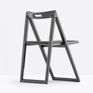 Silla Enjoy 460 de Pedrali. Sillas de diseño. Sillas plegables para terrazas.
