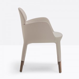 Sillón Ester 690 de Pedrali. Sillones modernos para hogar y contract.