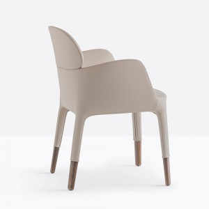 Sillón Ester 690 de Pedrali. Sillones modernos para hogar y contract.