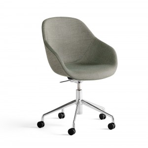 Silla AAC 155 de aluminio y polipropileno tapizada de Hay ideal para las oficinas.