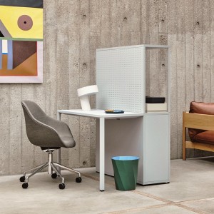 Silla AAC 155 de aluminio y polipropileno tapizada de Hay ideal para las oficinas.