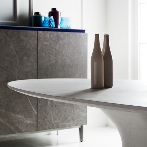 Mesa Podium Elíptica de Bontempi. Muebles italianos modernos. Mesas de diseño.