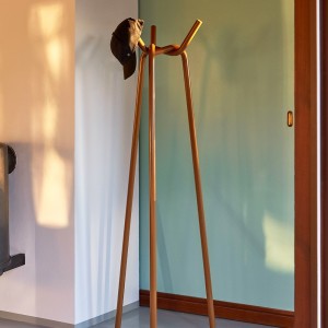 Perchero Knit de Hay. Muebles de diseño. Excelende artefacto para tu hogar.