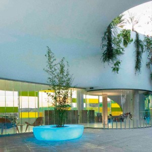Macetero Banco Light Isla Vases con Luz Led Interior y Autorriego