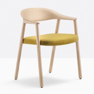 Sillón Héra 2865 de Pedrali. Sillas de diseño de madera con asiento tapizado.