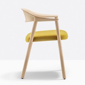 Sillón Héra 2865 de Pedrali. Sillas de diseño de madera con asiento tapizado.