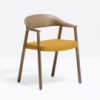 Sillón Héra 2865 de Pedrali. Sillas de diseño de madera con asiento tapizado.