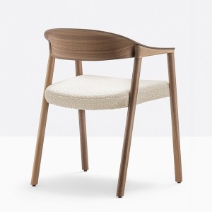 Sillón Héra 2865 de Pedrali. Sillas de diseño de madera con asiento tapizado.