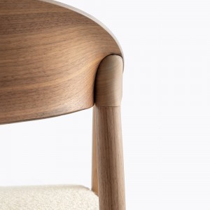 Sillón Héra 2865 de Pedrali. Sillas de diseño de madera con asiento tapizado.