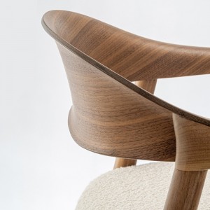 Sillón Héra 2865 de Pedrali. Sillas de diseño de madera con asiento tapizado.