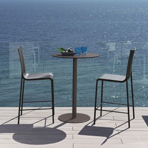 Taburete Eva Outdoor de Bontempi. Taburetes y sillas de exterior de diseño.