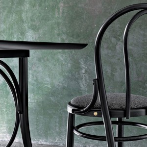 Silla N.18 Tapizada de GTV Thonet Vienna. Clásica silla de diseño de salón.