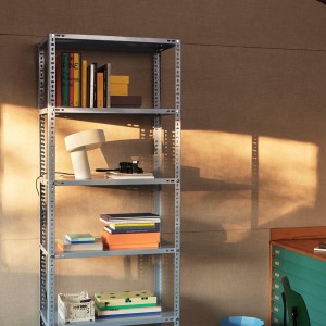 Lámpara de sobremesa Slant de Hay. Diseño de lámparas para salón o estudio.