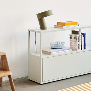Lámpara de sobremesa Slant de Hay. Diseño de lámparas para salón o estudio.