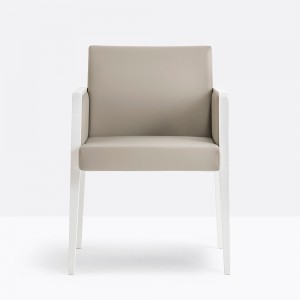 Sillón Jil 525 de Pedrali. Sillones de diseño. Sillones tapizados y patas madera.