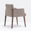 Sillón Jil 525 de Pedrali. Sillones de diseño. Sillones tapizados y patas madera.