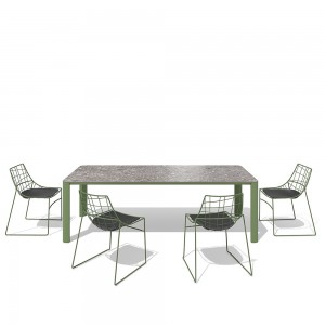 Silla Keyah de Sovet Italia. Sillas de metal para espacios exteriores.