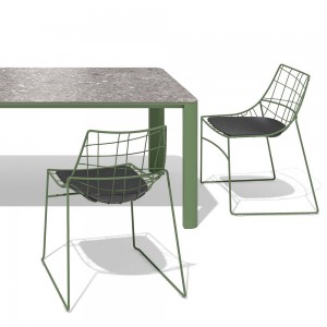 Silla Keyah de Sovet Italia. Sillas de metal para espacios exteriores.
