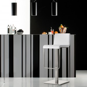 Taburete Kuadra XL 4429 de Pedrali. Taburetes de diseño. Taburetes giratorios.