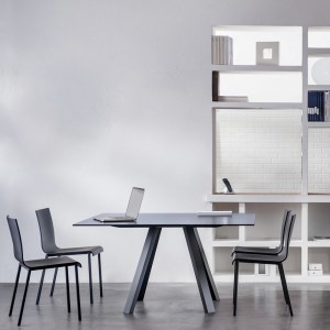 Silla Kuadra XL 2411 de Pedrali. Sillas de diseño. Sillas modernas de madera.