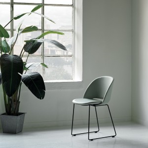 Silla Polo Acero Tapizada de Bontempi. Sillas para comedor de diseño italiano.