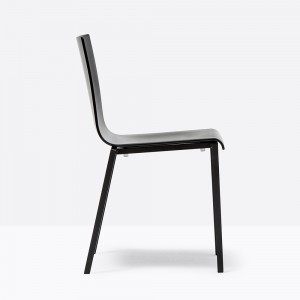 Silla Kuadra XL 2401 de Pedrali. Sillas de diseño moderno. Sillas plásticas.
