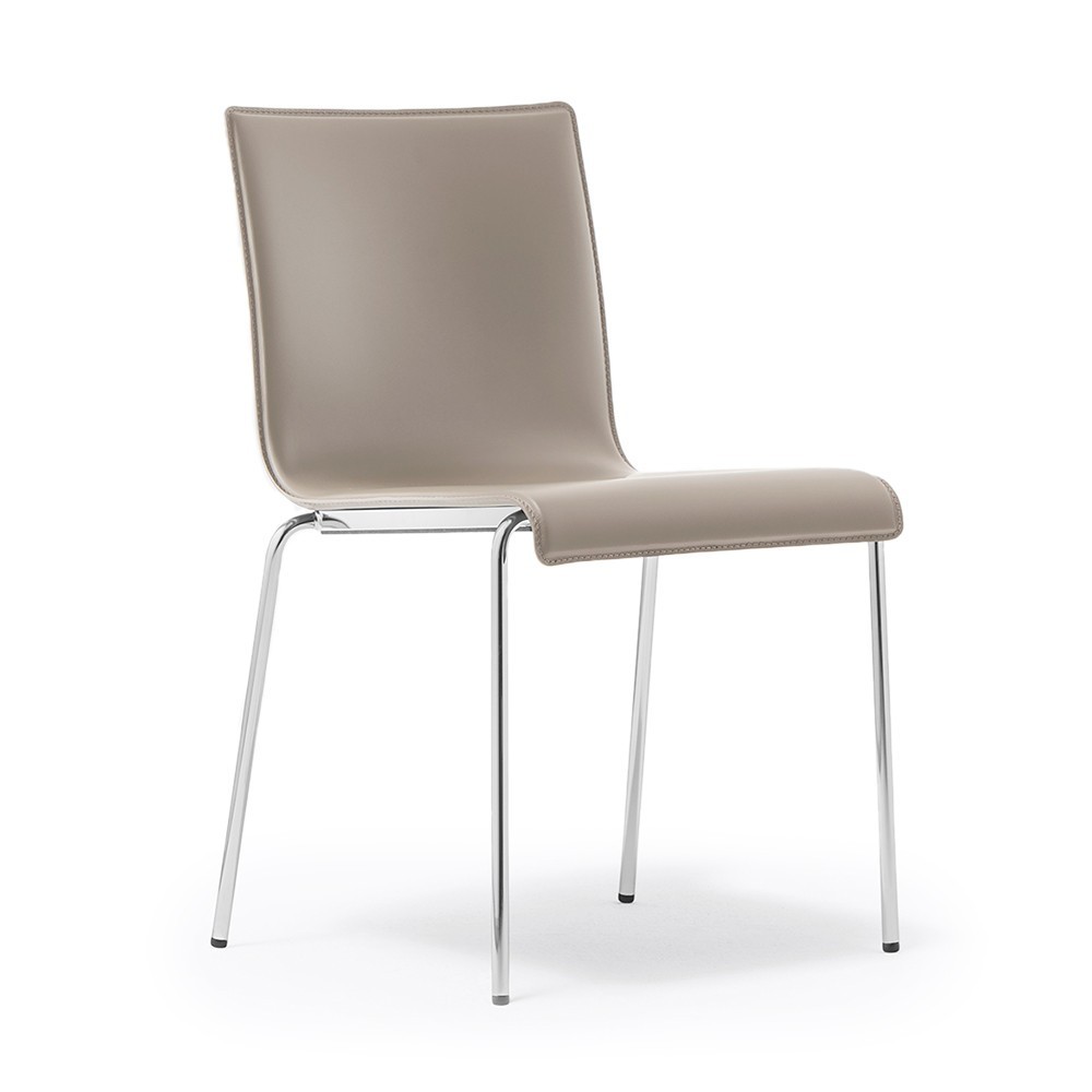 Silla Kuadra XL 2463 de Pedrali. Sillas de diseño. Sillas tapizadas den cuero.